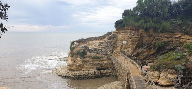 Le Pont du Diable à Saint-Palais-sur-Mer